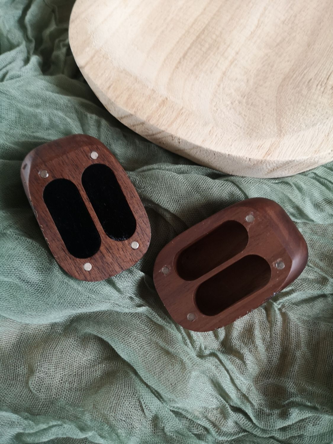 Boîte à alliances en bois personnalisée en forme de cœur