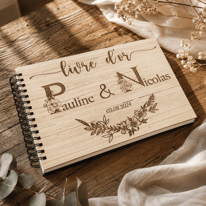 Livre d'or fleural personnalisable en bois pour mariage