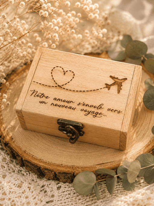 Boite à alliance en bois personnalisé mariage thème voyage